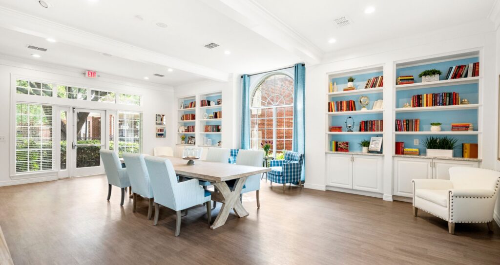 The Oaks at Plano seating area