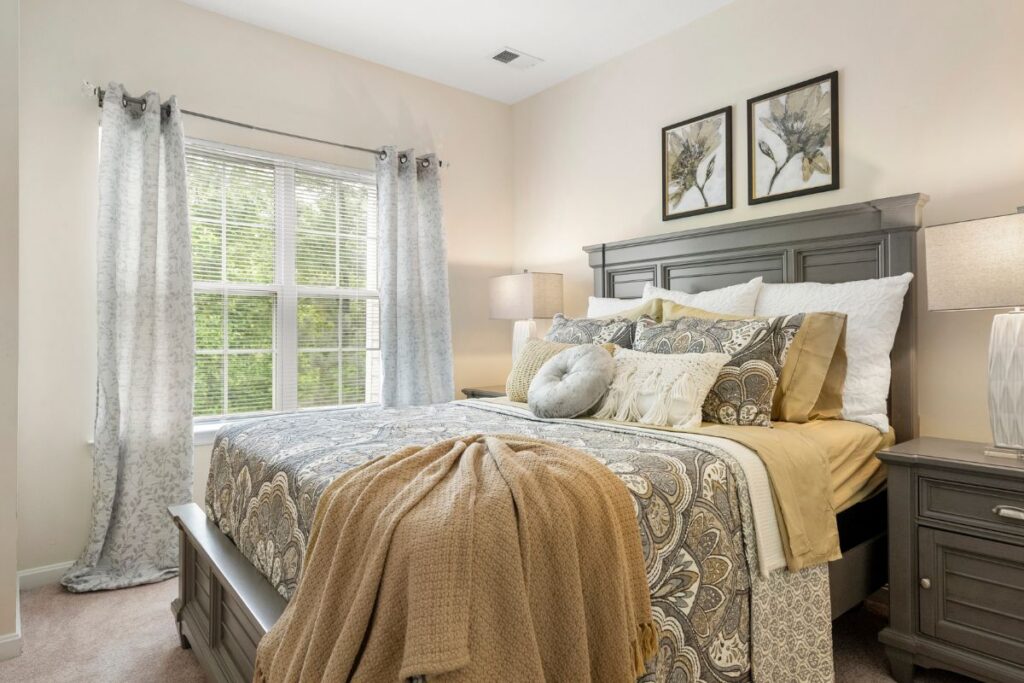 The Oaks at Plano bedroom