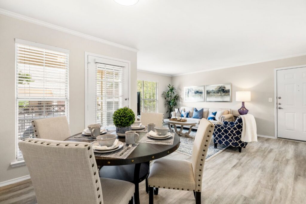 The Oaks at Plano dining room