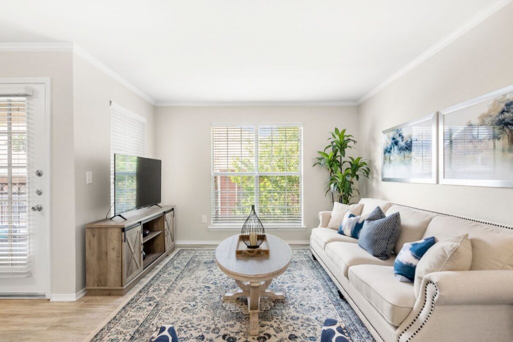 The Oaks at Plano living room