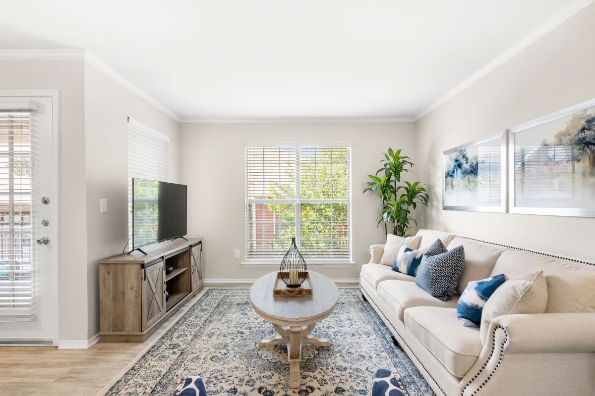 The Oaks at Plano living room